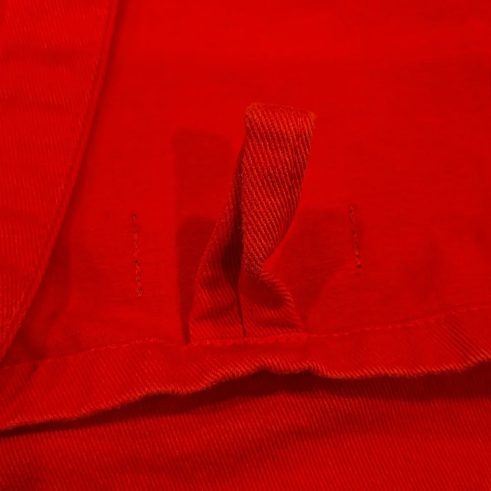 CRATE & BARREL RED APRON. UNISEX.